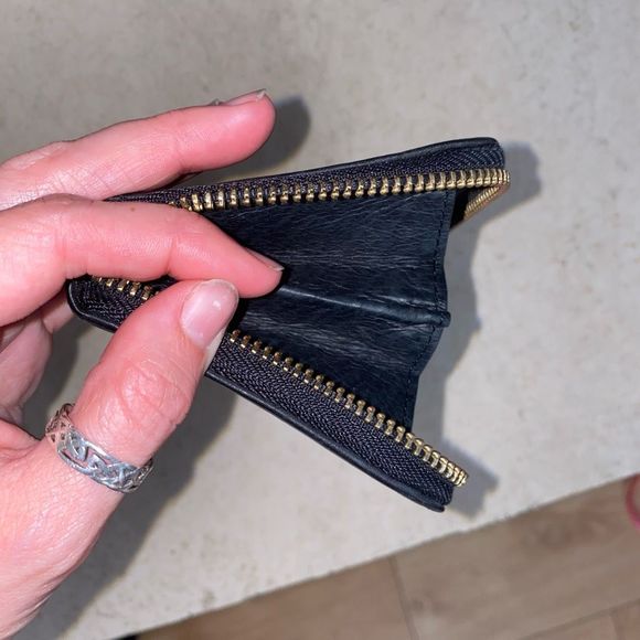 LIEBESKIND Berlin Paper Bag Sally Black Leather Envelope Wallet - Picture 9 of 10